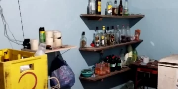 Morre terceiro homem que estava em bebedeira e polícia investiga envenenamento
