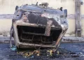 Carro capota e pega fogo na zona sudeste de Teresina na tarde desta terça-feira
