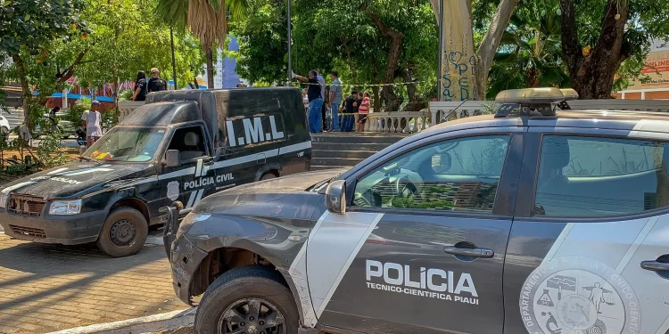 Morador de rua é assassinado em praça em frente à Casa das Linhas em Teresina