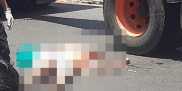 Homem morre após cair de motocicleta e ser atropelado por caminhão