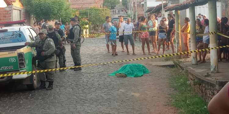 Homem é assassinado a tiros em rua da zona Sul de Teresina