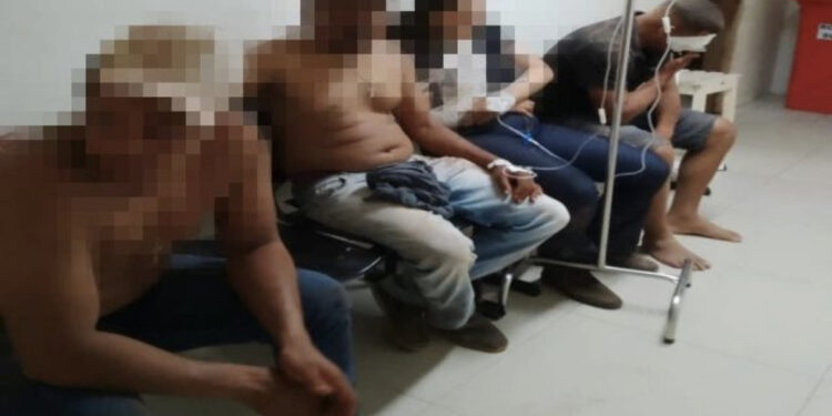 Quatro pessoas ficaram feridas após caminhonete tombar em José de Freitas