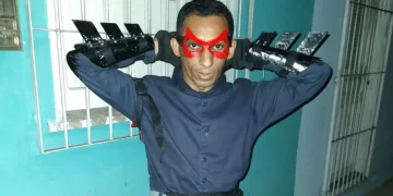 Homem vestido de super-herói é preso após tentar matar rival na cidade de Parnaíba