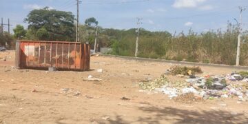 Feto é encontrado dentro de caçamba de lixo na zona Leste de Teresina