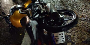 Homem morre após perder controle de moto e bater em árvore na cidade de Teresina