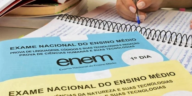 Alunos são eliminados após celulares tocarem no 1º dia de prova do Enem no Piauí