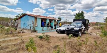 Polícia interrompe velório após familiares de mulher notarem sinais de violência em corpo