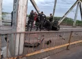Motorista bêbado capota carro na Ponte Metálica e é preso em Timon