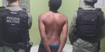 Homem é preso acusado de agredir e ameaçar de morte a própria mãe