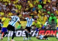 Brasil perde para a Argentina e acumula terceira derrota seguida mas eliminatórias