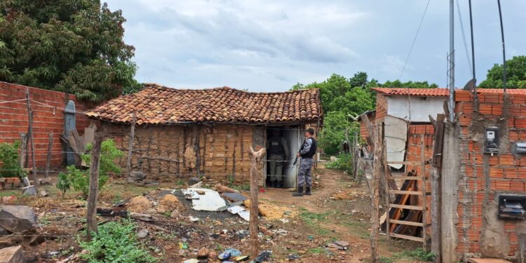 Mulher é presa suspeita de matar o próprio companheiro a facadas em Floriano