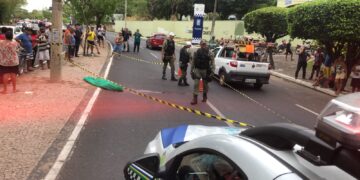 Jovem morre após bater motocicleta em poste na Avenida Marechal Castelo Branco, em Teresina