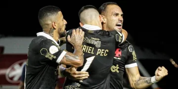 Vasco vence Bragantino em casa e garante permanência na Série A