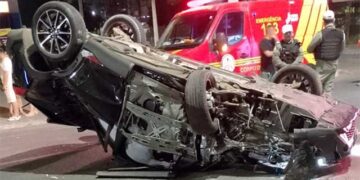 Carro fica destruído após grave acidente na zona Leste de Teresina