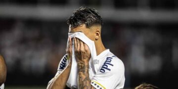 Santos perde para o Fortaleza e é rebaixado pela 1ª vez no Brasileirão