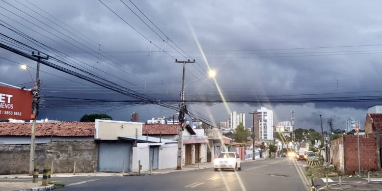 Instituto emite novo alerta com chuvas intensas para todo o Estado do Piauí