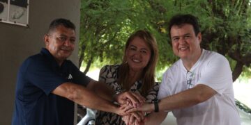 Alfredo Holanda se confraterniza com lideranças na Barragem do Bezerro