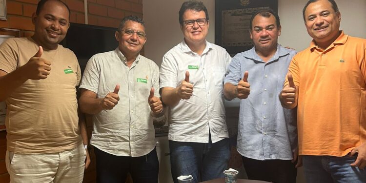 Deputado Evaldo Gomes e Coronel Pinheiro declaram apoio ao médico Dinand Freitas