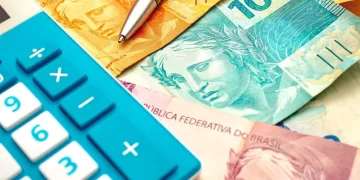 Salário mínimo reajustado para R$ 1.412 passa a ser pago a partir desta semana