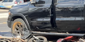 Mecânico perde controle de caminhonete e atropela três pessoas na Miguel Rosa