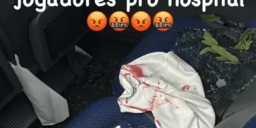 Jogadores ficam feridos após ônibus do Fortaleza ser apedrejado por torcedores
