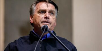 STF determina que Polícia Federal apreenda passaporte de Jair Bolsonaro
