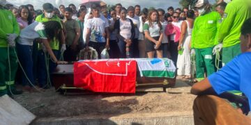 Corpo do atleta Lívio Santos é sepultado sob forte comoção em José de Freitas