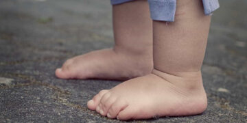 Bebê morre depois da mãe a colocar acidentalmente no forno