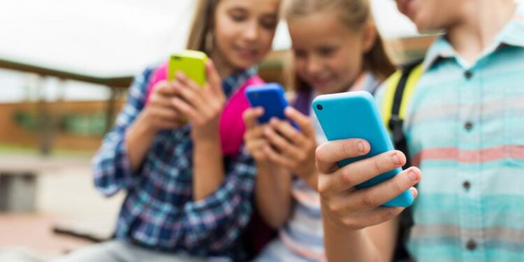 Governo de São Paulo bloqueia Tik Tok, Instagram e Kwai nas escolas