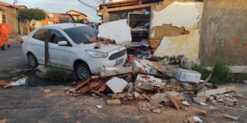 Motorista perde controle, invade reforço escolar e deixa crianças feridas em Teresina