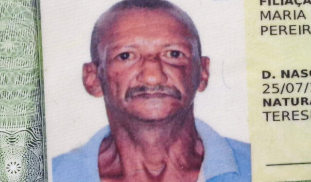Homem com sinais de embriaguez morre em cadeira de bar em José de Freitas