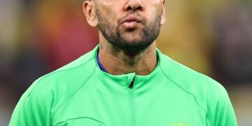 Daniel Alves deixa prisão em Barcelona após pagamento de fiança