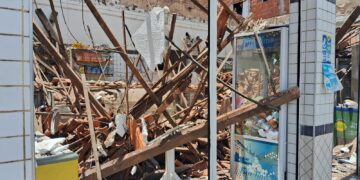 Teto de padaria desaba e bombeiros são acionados em Timon