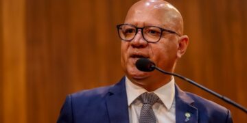 Presidente da Assembleia do Piauí denuncia preconceito contra filho em restaurante de Teresina