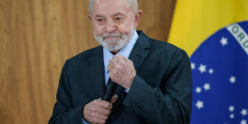 TSE condena Lula a pagar R$ 250 mil em ação movida por Bolsonaro