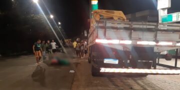 Homem morre após bater motocicleta em caminhão na zona Sul de Teresina