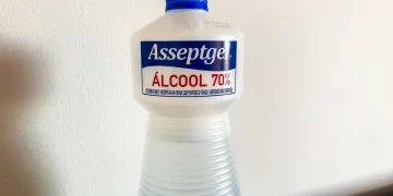Anvisa proíbe novamente a venda de álcool 70% em mercados e farmácias