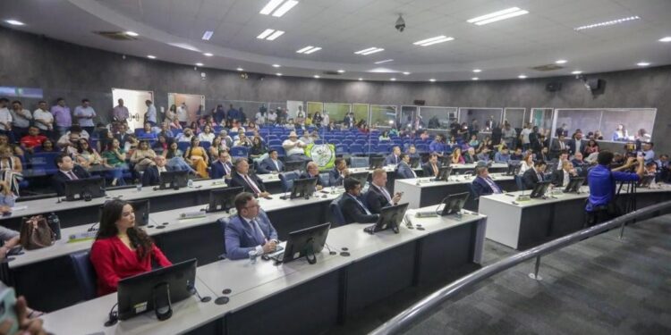 Projeto propõe reajuste de salários dos vereadores de Teresina para R$ 24 mil