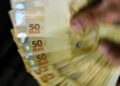 Governo propõe salário mínimo de R$ 1.502 em 2025