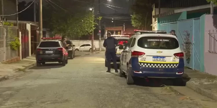 Adolescente matou pai, mãe e irmã a tiros dentro de casa por ficar sem celular