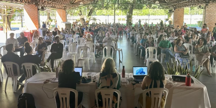 Professores aprovam greve por tempo indeterminado na Universidade Federal do Piauí
