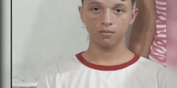 Adolescente morre eletrocutado ao usar celular ligado à tomada no Piauí