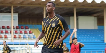 Ex-Corinthians, Jô, é preso antes de jogo, por não pagar pensão alimentícia