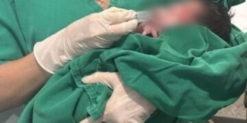 Recém-nascida é encontrada dentro de sacola em lixo de igreja em Teresina