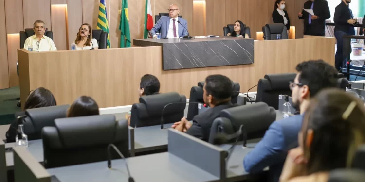 Deputados aprovam novo piso salarial para professores da Uespi