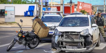 Motociclista morre ao ser atropelado por carro no Lourival Parente