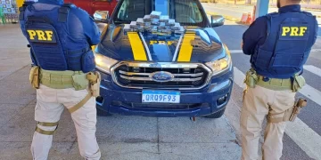 Jovem é presa com 15 tabletes de drogas dentro de ônibus na BR-316 em Valença
