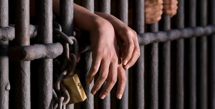 Pai é preso acusado de estuprar filha de 13 anos na cidade de União