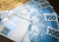 Senado aprova bolsa de R$ 700 para estudantes universitários