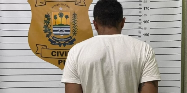 Homem suspeito de tráfico de drogas é preso na cidade de Buriti dos Lopes